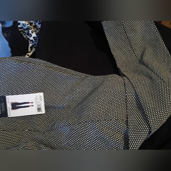 Rafaella Black and White Polka Dot Cropped Pants - Picture 7 of 15